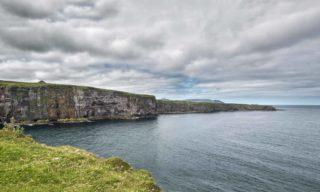 Cliff-edge viewing platform