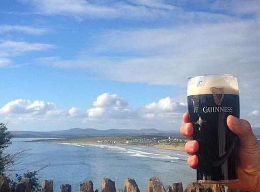 Pint with a View at Smugglers Creek Inn