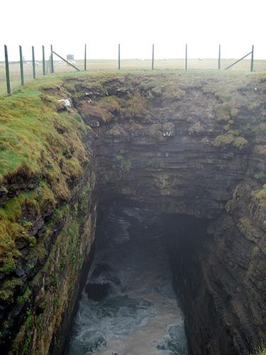 Poll na Seantainne Blowhole