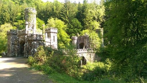 Walk the 2km Woodland Loop