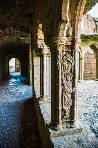 Hunt for medieval carvings