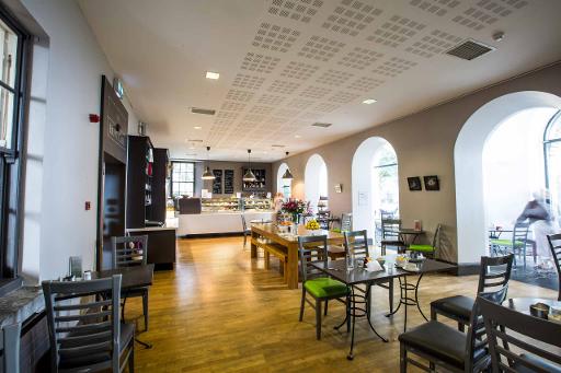 The Hunt Café