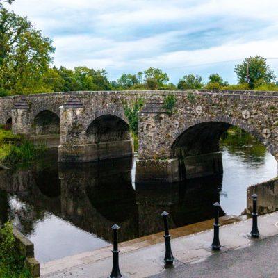 Riverside walk and White Bridge