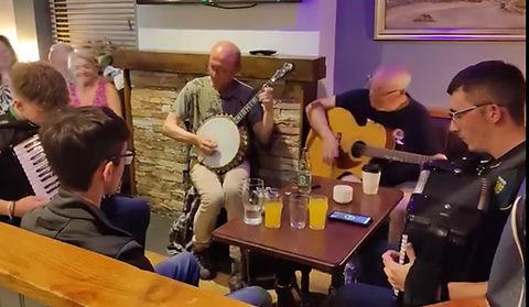 Guided tours, food and trad music