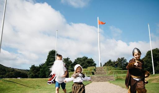 See the four-tiered hill